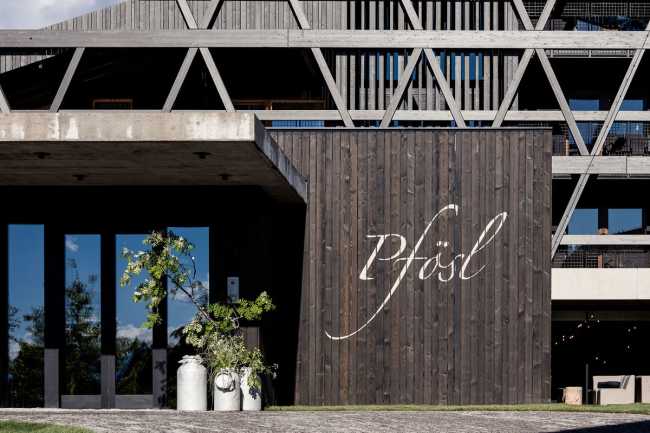 Brushed larch for the facade of a hotel