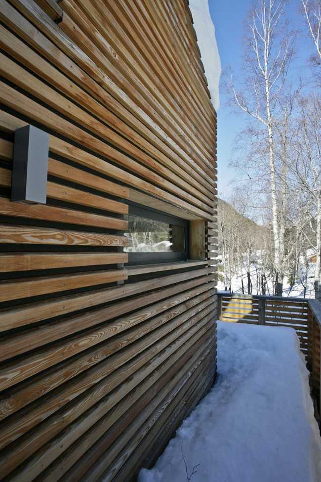 Facciata con doghe di legno