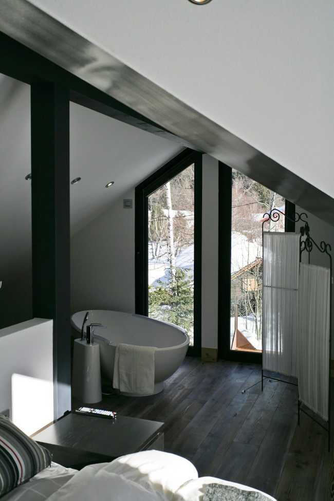 Vasca nella camera da letto di una baita