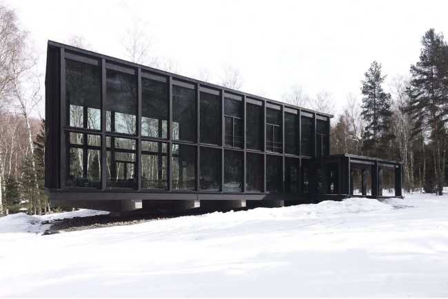 residence with glazed structure