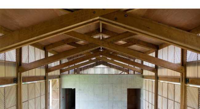 Wooden construction structure with double-pitched roof