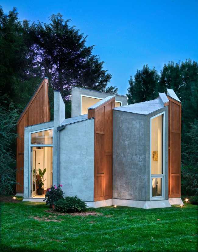 Laboratory with broken gray and wood volumes