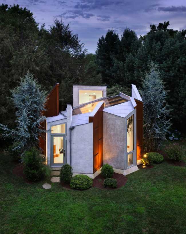 Laboratory with broken volumes