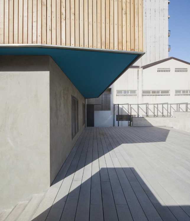 volume legno con doghe verticali