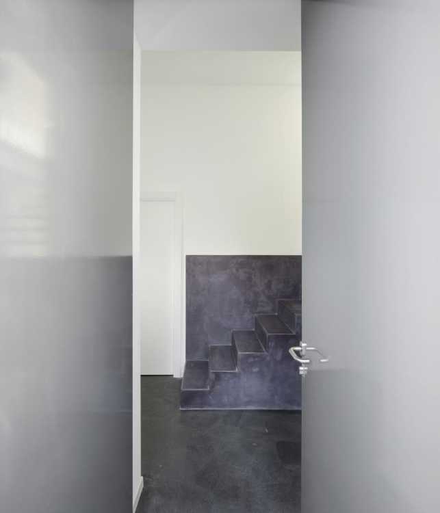 interno bianco e grigio