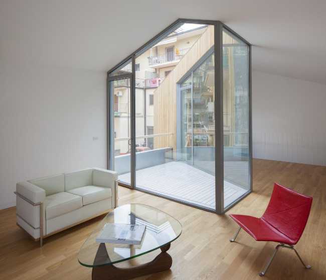 attico minima bianco e legno