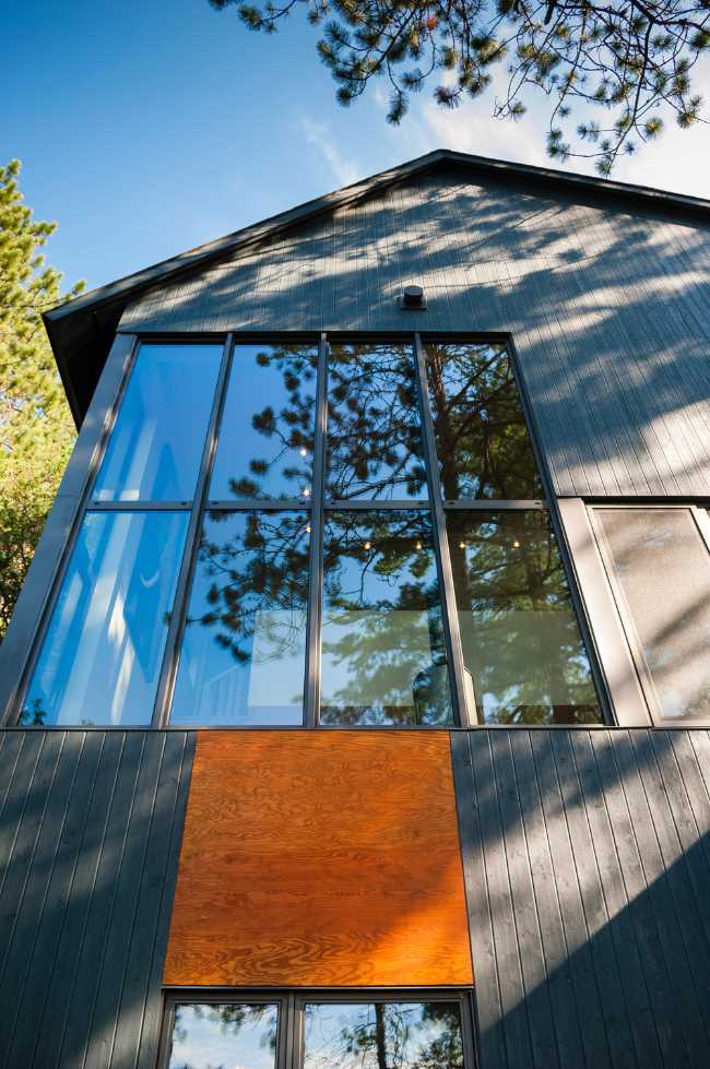 Facciata in legno e vetro