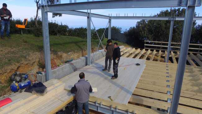 struttura in acciaio e legno