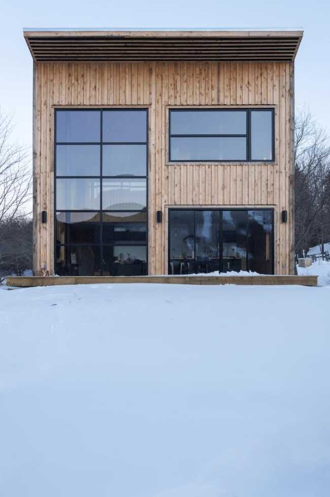 Un rifugio in legno che si fonde nel paesaggio canadese: Wood Duck