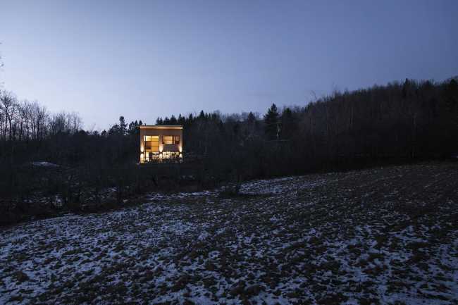 Un rifugio in legno che si fonde nel paesaggio canadese: Wood Duck