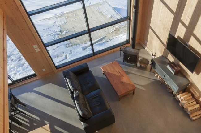 Un rifugio in legno che si fonde nel paesaggio canadese: Wood Duck