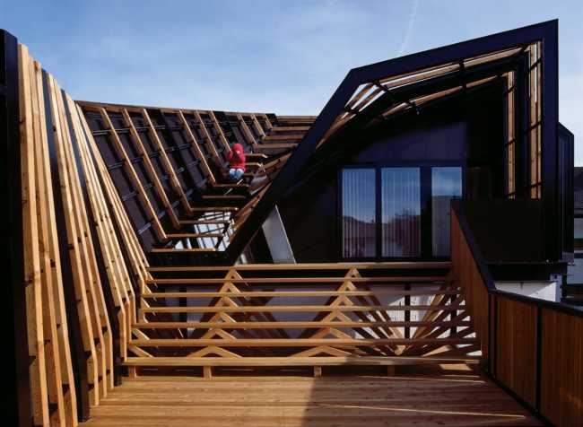 Peralte de acero y madera de formas modernas