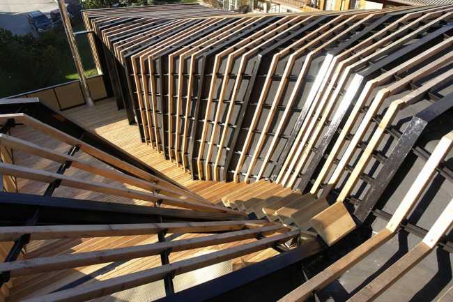 Peralte de acero y madera de formas modernas