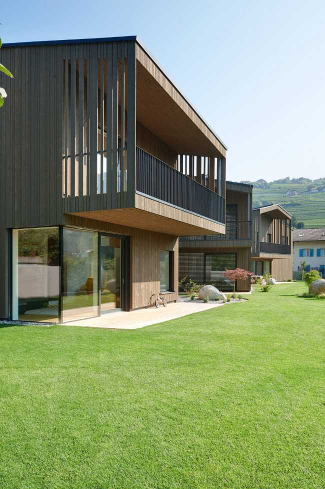 Residenza in legno aperta sul paesaggio