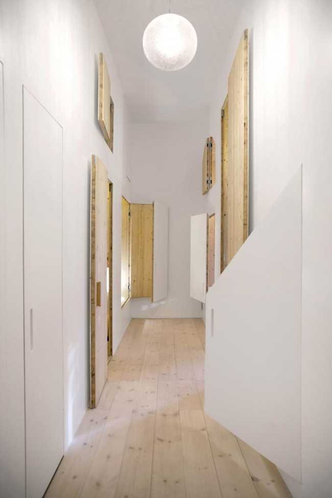 Camera d'albergo scenografica in legno