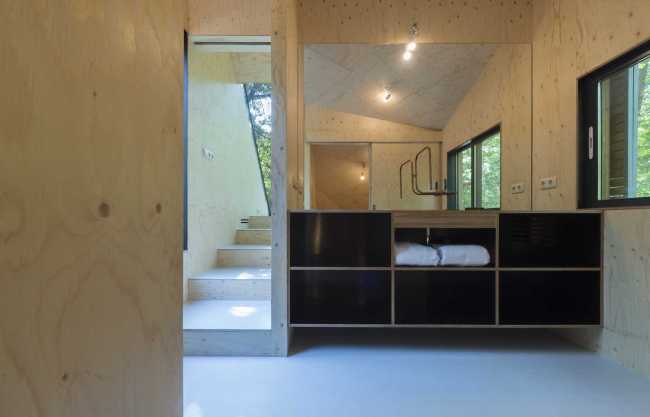 Interiores casa de madera para las vacaciones