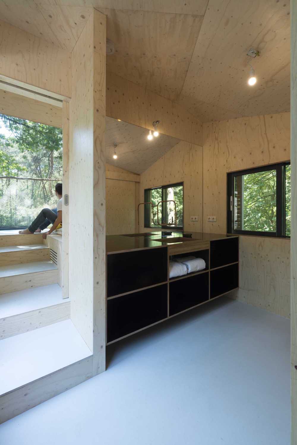 Casa in legno con parte del tetto vetrato