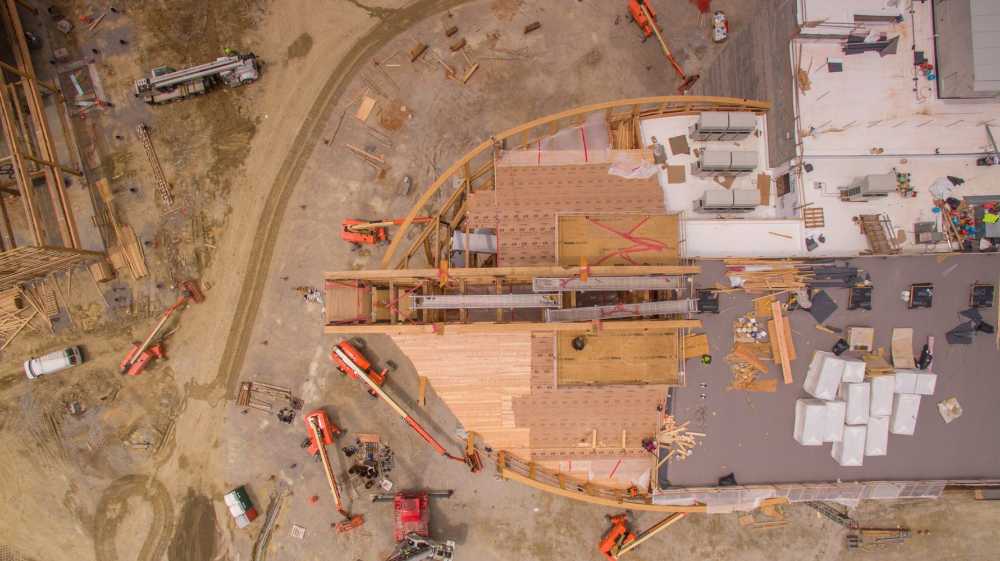 Barca in legno in costruzione