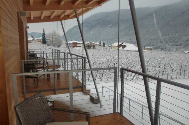 Agriturismo in legno e tiranti in metallo