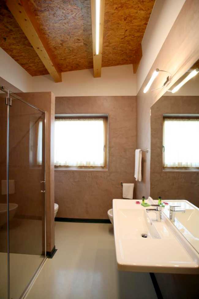 Sala da bagno in legno