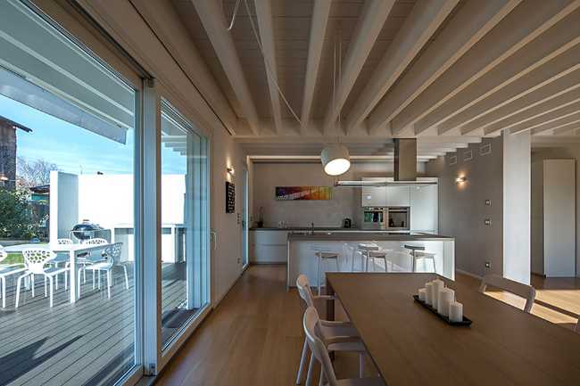 Interno di un'abitazione in legno