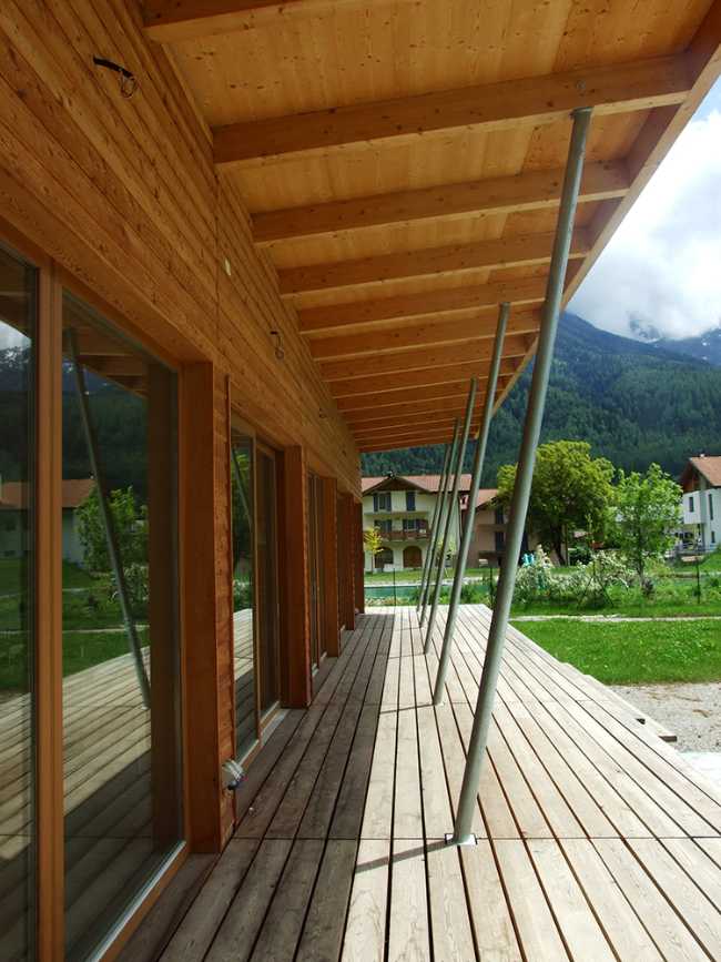 wooden structure and steel rods