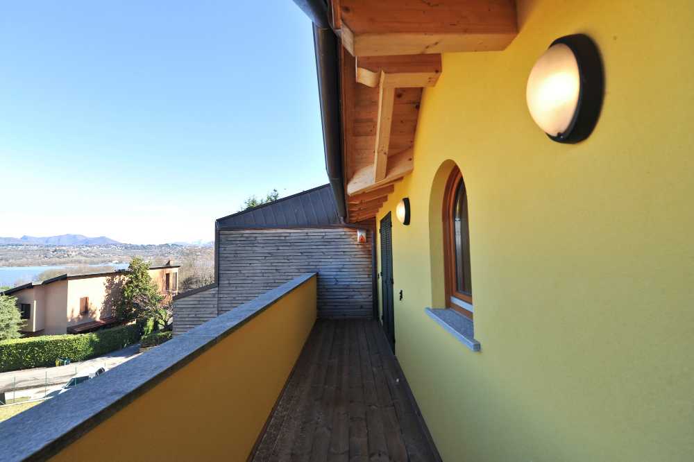 Complesso residenziale sul lago di Varese
