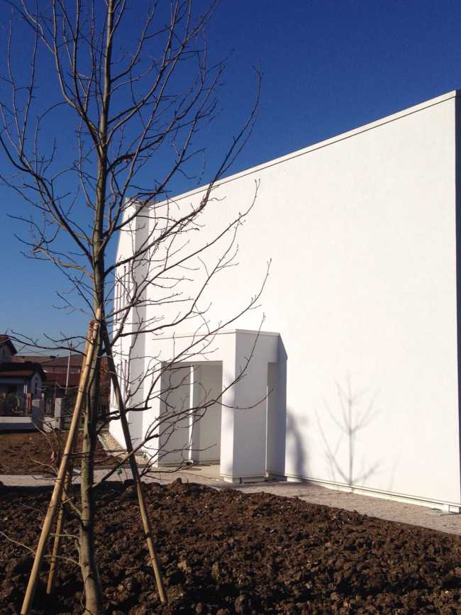 Facciata abitazione bianca