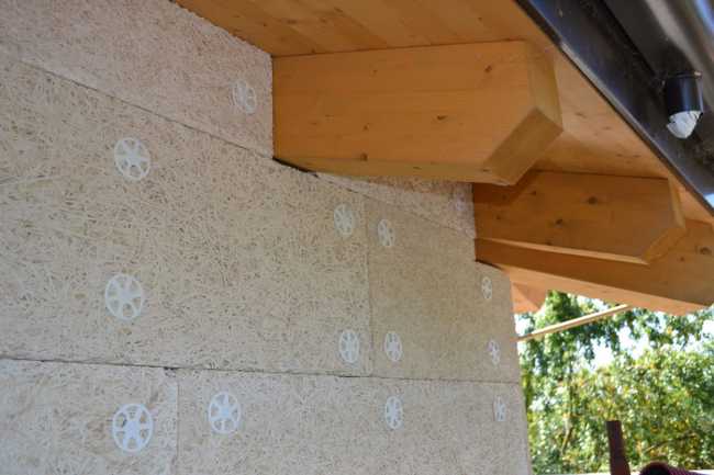 struttura in legno e pannelli in lana di legno