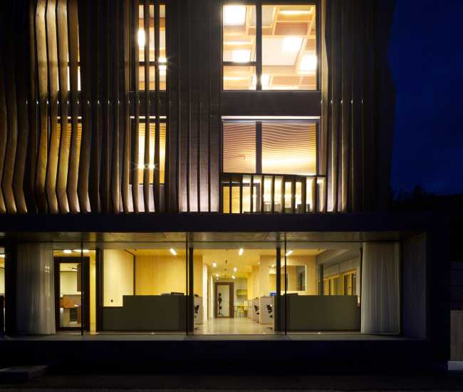 Headquarters in Bressanone. Wood between technique and dynamism