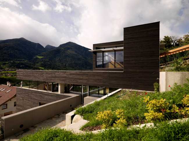 Villa curvilinea distribuita su più livelli