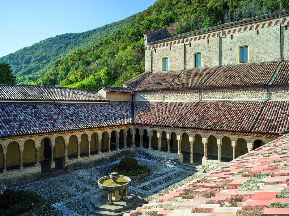 Recupero di un'abbazia danneggiata