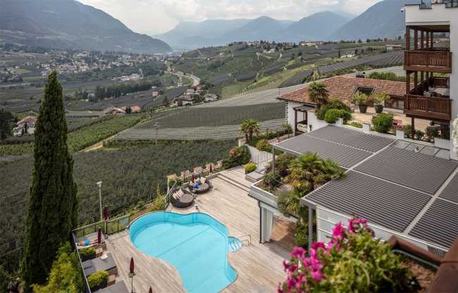 Hotel con terrazza e piscina