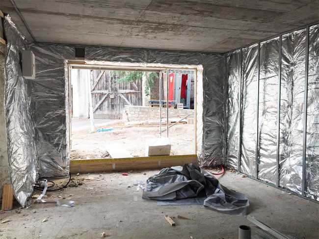 Sistema isolante utilizzato nei cappotti termici e nei controsoffitti