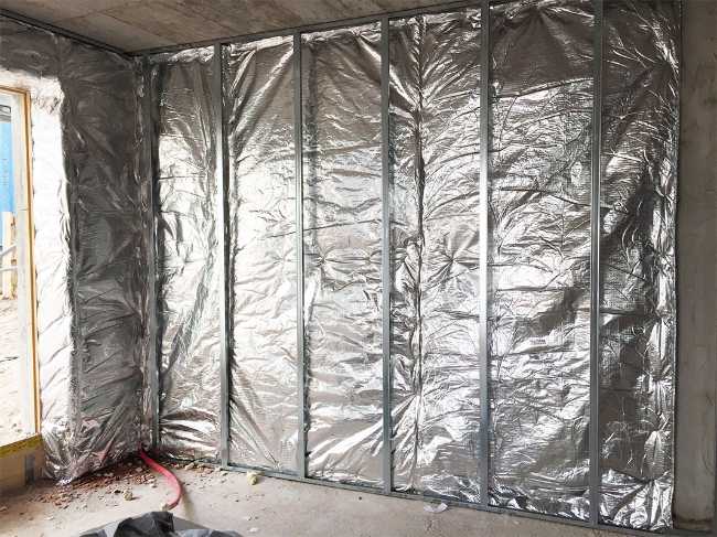 Sistema isolante interno per cappotti termici a bassissimo spessore