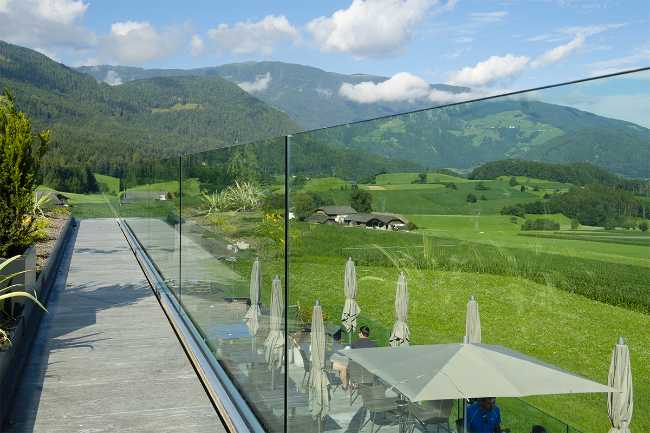 Parapetto trasparente contemporaneo