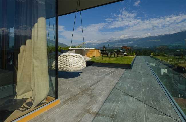 Balaustra trasparente dal design minimalista