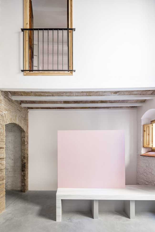 ristrutturazione in intonaco bianco e legno