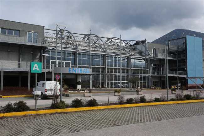 Hall vetrata per un centro commerciale