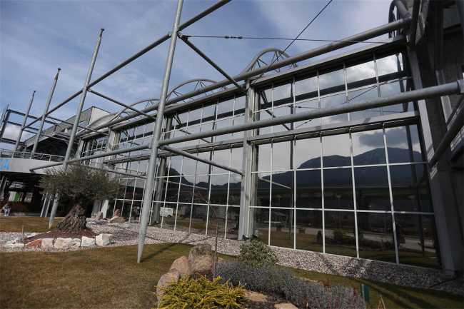 Vetro e struttura in metallo