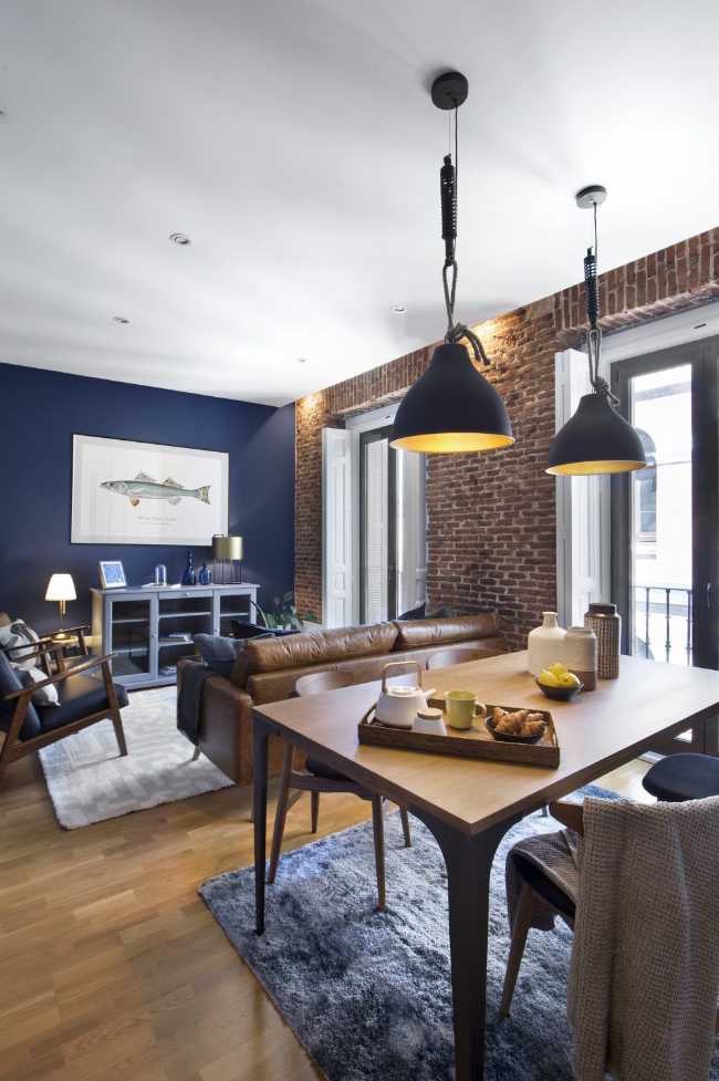 Apartment in brick, wood and blue