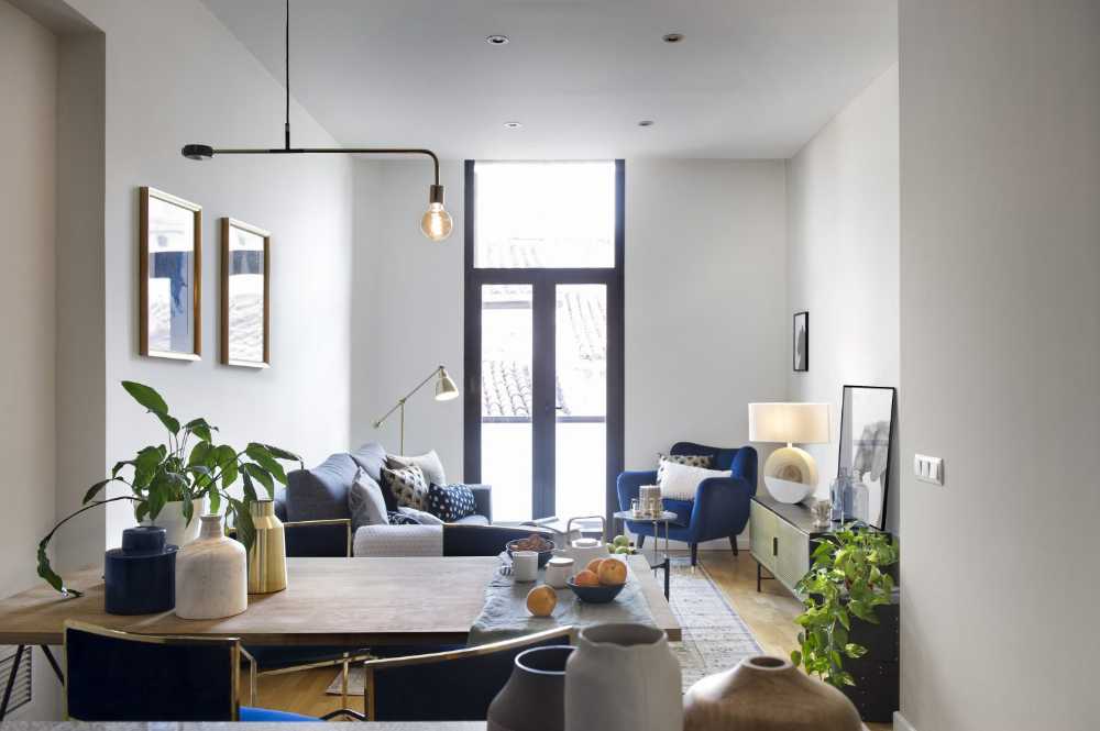 Interno appartamento a mattoncini bianchi