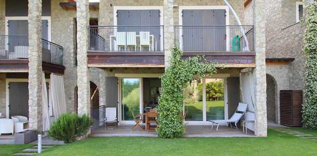 Casa con altos estándares y revestimiento de piedra