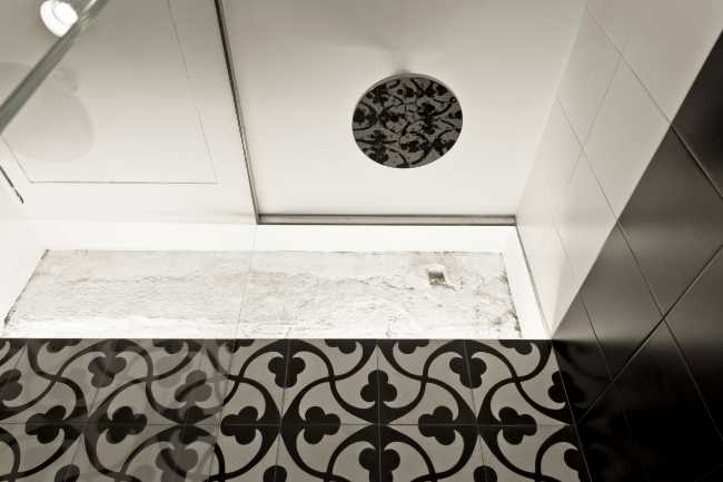 Black and white bathroom