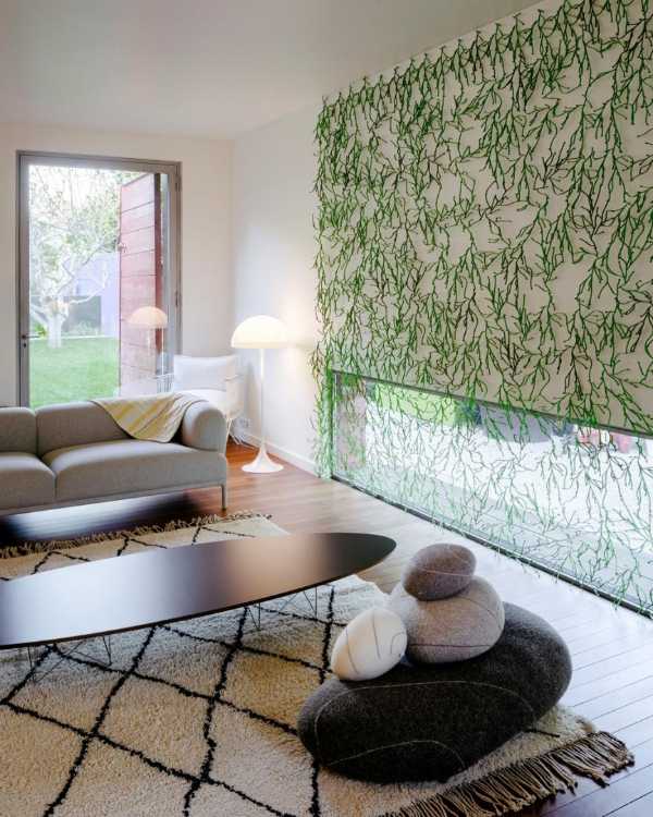 Corridor in wood and green color