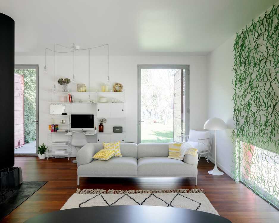 Corridor in wood and green color