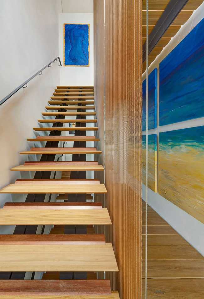 Scala interna di legno