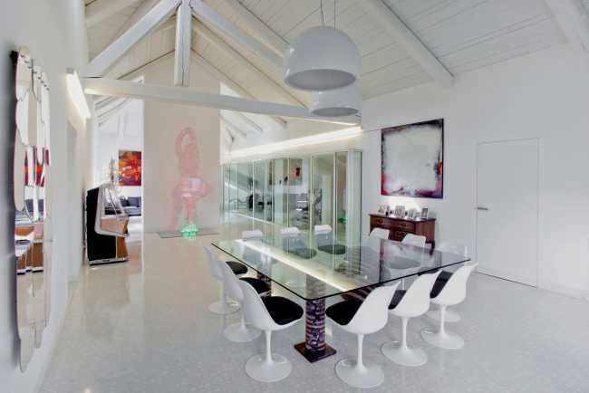 Comedor con mesa de cristal