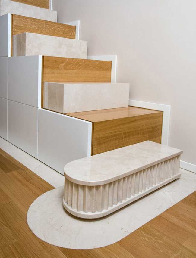 Scala interna in legno