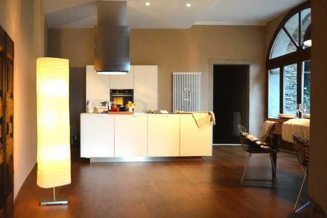 cucina moderna in una villa storica